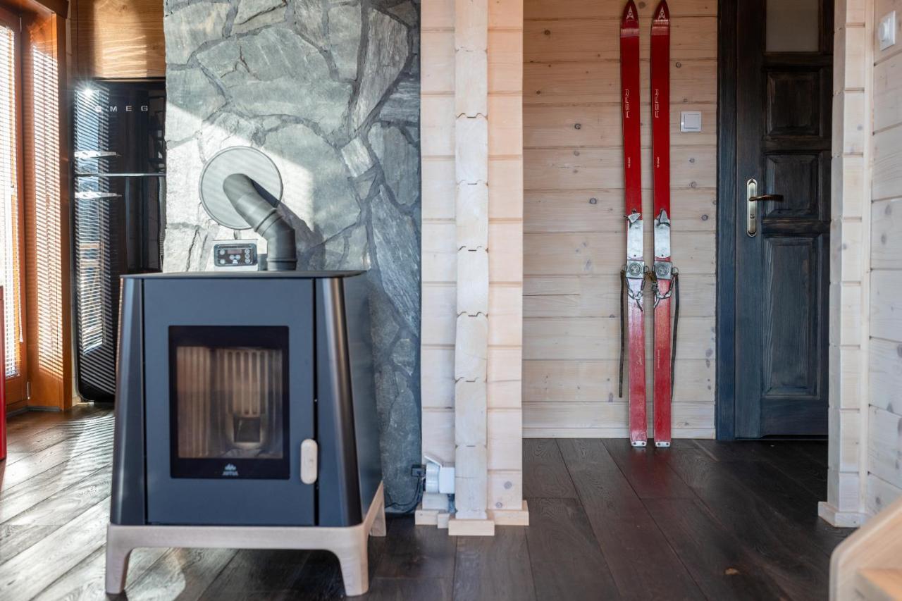 Houten Vakantiewoning "Reisnaarpolen" Royaal Ontbijt, Sauna En Hottub Czarna Gora Luaran gambar