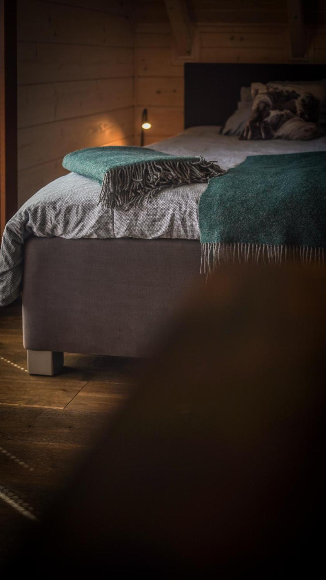 Houten Vakantiewoning "Reisnaarpolen" Royaal Ontbijt, Sauna En Hottub Czarna Gora Luaran gambar