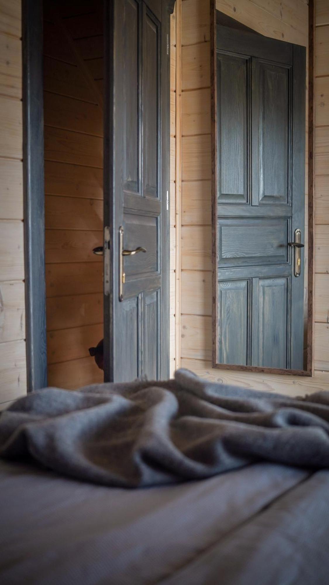 Houten Vakantiewoning "Reisnaarpolen" Royaal Ontbijt, Sauna En Hottub Czarna Gora Luaran gambar