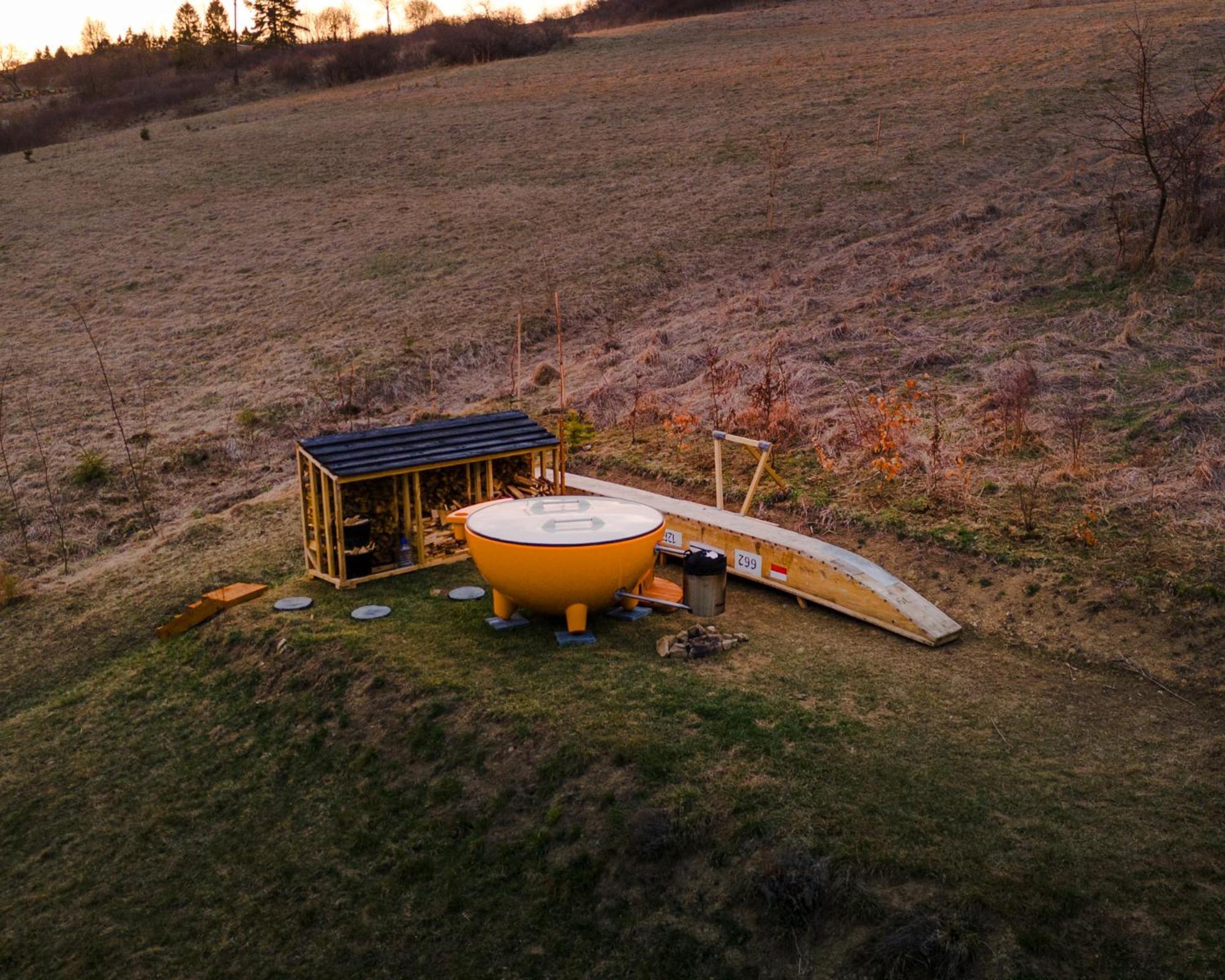 Houten Vakantiewoning "Reisnaarpolen" Royaal Ontbijt, Sauna En Hottub Czarna Gora Luaran gambar